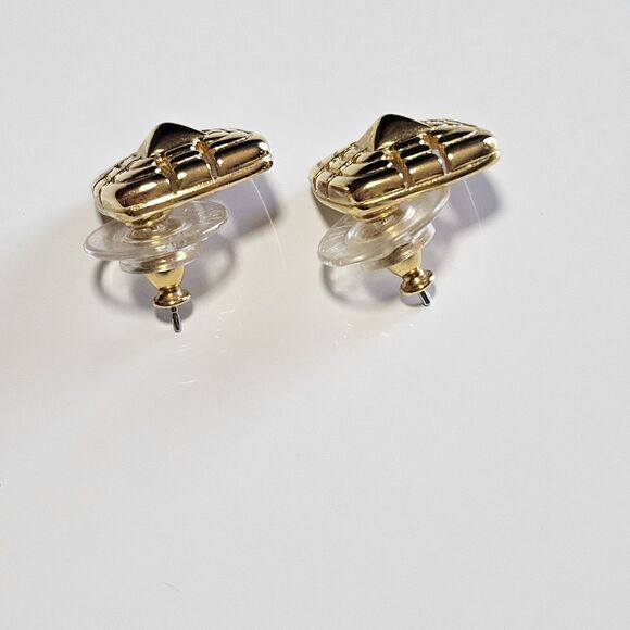 *Sale* Vintage Monet Gold Tone Diamond Shaped Earrings - Picture 11 of 13